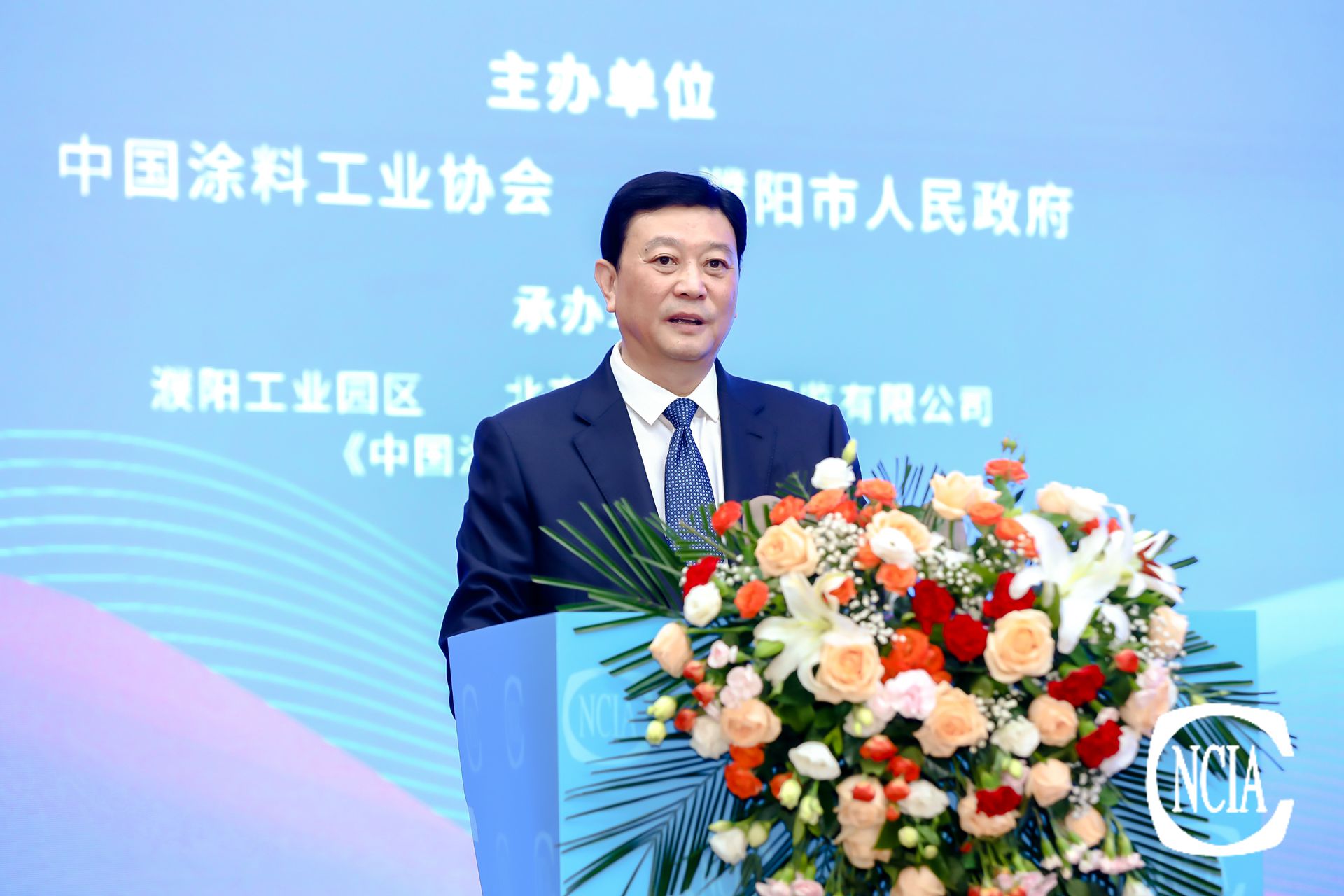 中國涂料工業(yè)協(xié)會(huì)會(huì)長(zhǎng)劉普軍致辭