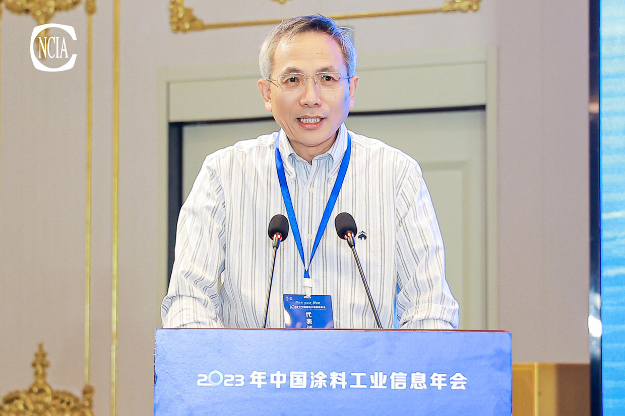 中國(guó)涂料工業(yè)協(xié)會(huì)技術(shù)專家工作委員會(huì)主任桂泰江主持會(huì)議