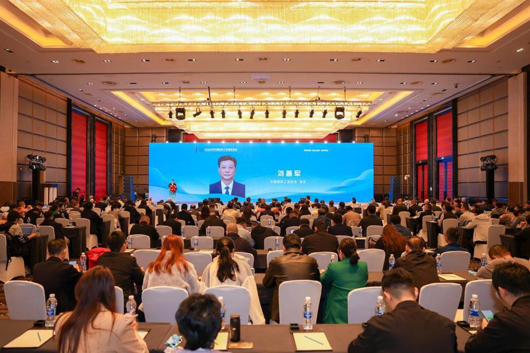 中國涂料工業(yè)協(xié)會會長劉普軍致辭